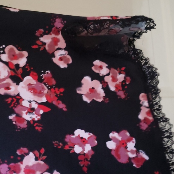 SALE‼️ Lingerie with Lace Trim - Picture 2 of 5